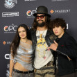 Jason Momoa, alături de cei doi copii ai lui, Nakoa-Wolf și Lola/ Profimedia