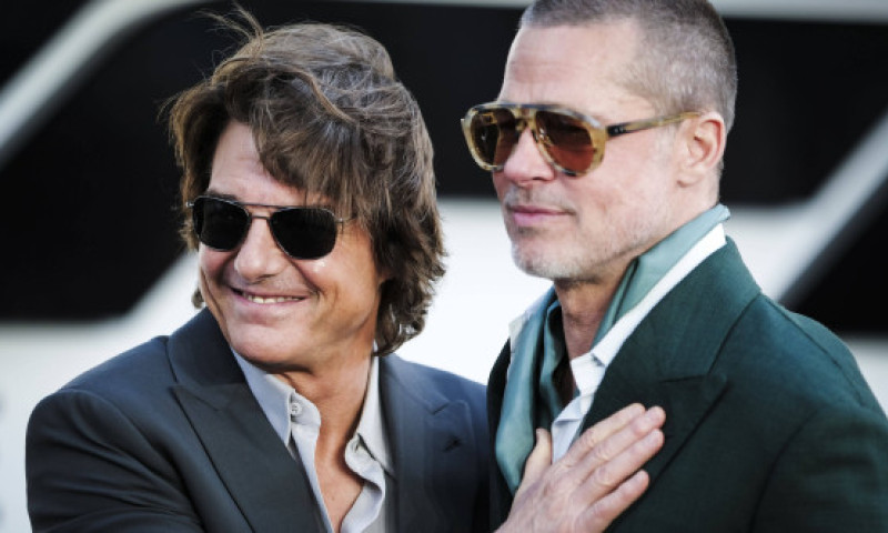 Prietenia lor pare indestructibilă. Tom Cruise, apariție surpriză pe covorul roșu, la premiera „F1”, pentru a-l susține pe Brad Pitt