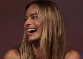 Cele mai noi imagini cu frumoasa Margot Robbie. Împlinește 35 de ani, e mama unui băiețel și are o companie care produce blockbustere