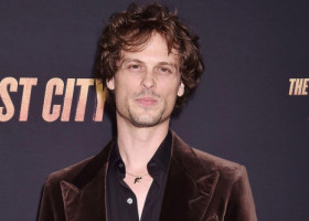 Imagini rare cu starul din „Criminal Minds”. Matthew Gray Gubler, fotografiat la concert cu iubita sa, o cântăreață de muzică country