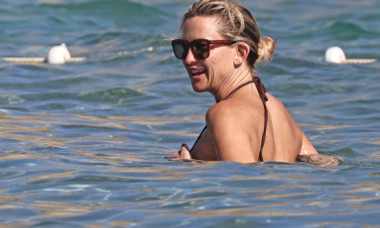 Bronz impecabil, fizic lucrat la sală și încredere cât cuprinde. Kate Hudson strălucește la 46 de ani, la plajă în Ibiza
