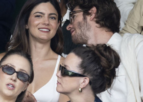 Frumoși și îndrăgostiți. Andrew Garfield confirmă relația cu Monica Barbaro. Gesturi drăgăstoase, în public la Wimbledon