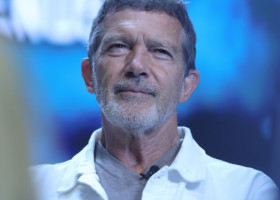 Antonio Banderas și Robert De Niro, la prânz, pe terasă în Marbella. „Ce imagine! Doi giganți ai cinematografiei!”