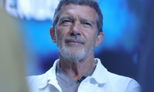 Antonio Banderas și Robert De Niro, la prânz, pe terasă în Marbella. „Ce imagine! Doi giganți ai cinematografiei!”