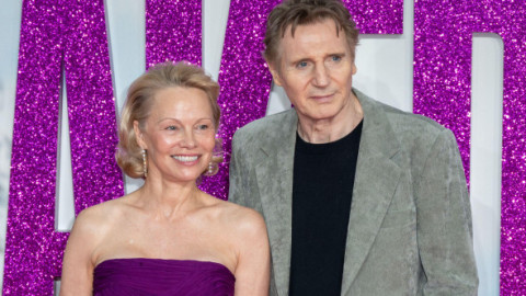 Cum a liniștit-o Liam Neeson pe Pamela Anderson pe platourile „The Naked Gun”: „N-am mai trăit niciodată așa ceva”