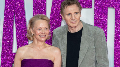 Cum a liniștit-o Liam Neeson pe Pamela Anderson pe platourile „The Naked Gun”: „N-am mai trăit niciodată așa ceva”