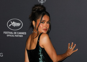 Salma Hayek, dans senzual lângă piscină. Cum arată actrița în costum de baie la 58 de ani: „Tu nu îmbătrânești deloc?”