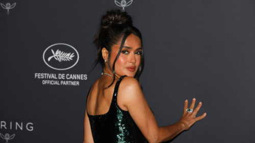 Salma Hayek, dans senzual lângă piscină. Cum arată actrița în costum de baie la 58 de ani: „Tu nu îmbătrânești deloc?”