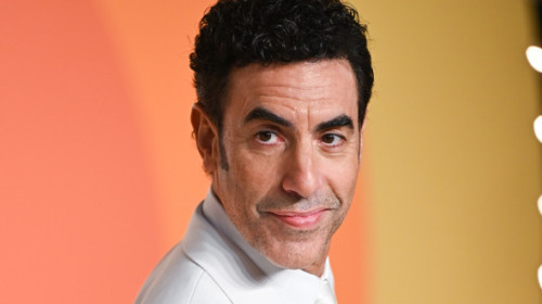Sacha Baron Cohen, după ce și-a transformat total fizicul: Am început puternic criza vârstei de mijloc