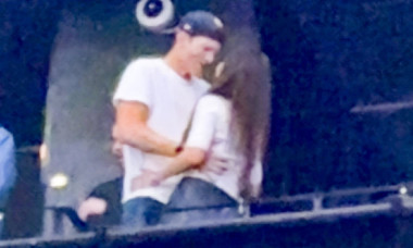 VIDEO. Ashton Kutcher și Mila Kunis au făcut furori cu dansurile și energia lor la concertul Backstreet Boys. Weekend romantic în Vegas