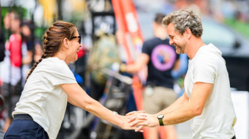 Din nou cuplu pe ecran, după ce au trăit o poveste de iubire și în viața reală. Katie Holmes, în brațele lui Joshua Jackson, la filmări