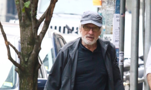 Robert De Niro, cu barbă albă, pe străzile din NYC, la câteva zile după ce a vorbit despre cea mai nouă mișcare din cariera sa