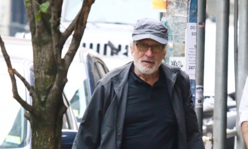 Robert De Niro, cu barbă albă, pe străzile din NYC, la câteva zile după ce a vorbit despre cea mai nouă mișcare din cariera sa