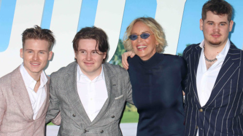 Sharon Stone, apariție rară pe covorul roșu cu cei trei fii. Au strălucit împreună la premiera „Nobody 2”