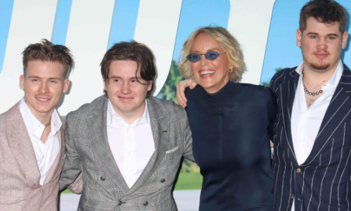Sharon Stone, apariție rară pe covorul roșu cu cei trei fii. Au strălucit împreună la premiera „Nobody 2”