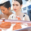 Lily Collins, surprinsă la filmările pentru „Emily in Paris” în Veneția/ Profimedia