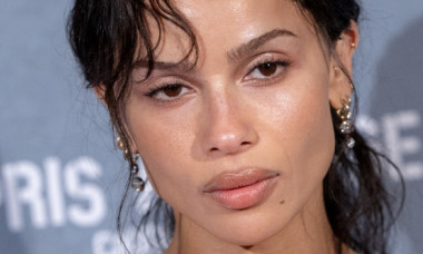 Fiica lui Lenny Kravitz, într-o rochie „furou”, la Paris. Austin Butler, alături de ea la premiera filmului „Caught Stealing”