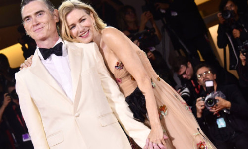 Săruturi și priviri dulci, pe covorul roșu. Naomi Watts și Billy Crudup au electrizat Veneția cu gesturile lor pline de tandrețe