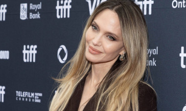 Angelina Jolie a făcut furori la Festivalul de la Toronto. Actrița a recreat momentul iconic de la Oscaruri cu o apariție îndrăzneață