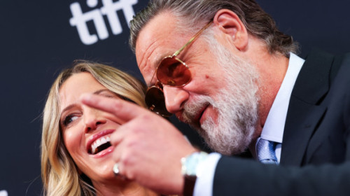 Russell Crowe și logodnica cu 28 de ani mai tânără au transformat o premieră de film într-o seară romantică. Zâmbitori pe covorul roșu