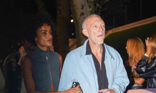 O seară plină de distracție în Paris. Vincent Cassel și tânăra lui iubită, la concertul lui Drake. Narah, super șic în fustă mini
