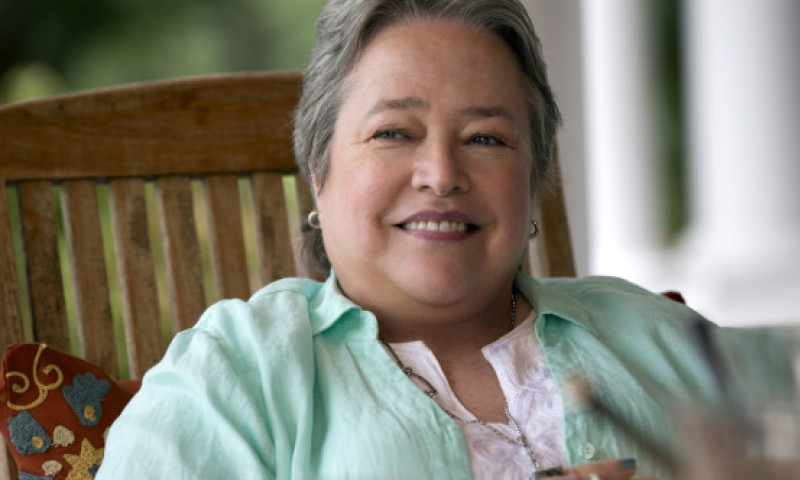 Kathy Bates, furioasă pe cei care spun că a slăbit 45 kg doar cu Ozempic: "Mi-a luat ani să ajung aici". Transformarea e remarcabilă
