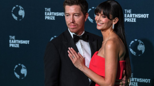 La sfârșitul lui august apăreau de mână, acum au rupt logodna. Nina Dobrev și Shaun White s-au despărțit după șase ani de iubire