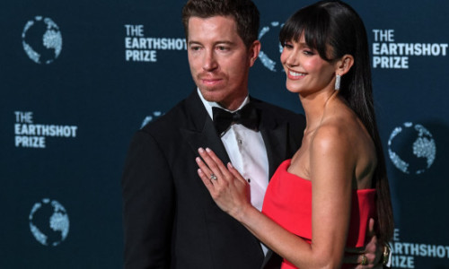 La sfârșitul lui august apăreau de mână, acum au rupt logodna. Nina Dobrev și Shaun White s-au despărțit după șase ani de iubire