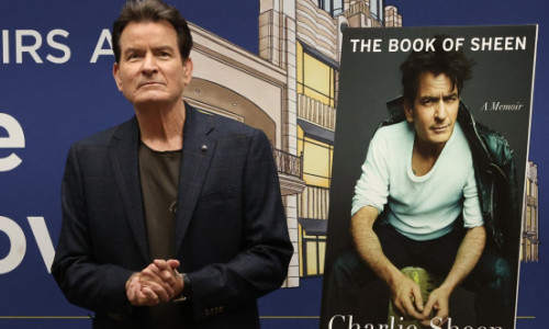 Cât mai valorează Charlie Sheen, după ce a risipit sume imense. În culisele averii starului care a fost cel mai bine plătit actor TV