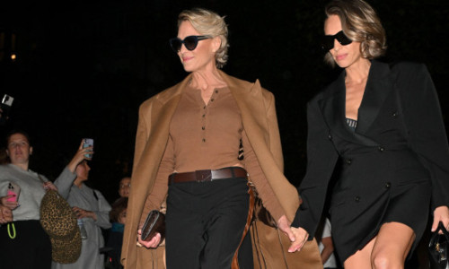 Un duo mamă-fiică rar văzut în public. Robin Wright și Dylan Penn, de mână la un eveniment de modă în Paris