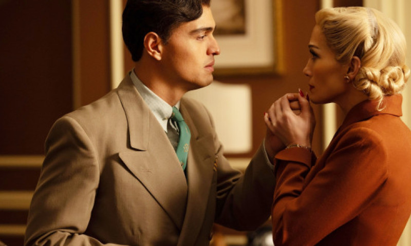 Colegul lui J.Lo din "Kiss of the Spider Woman", pur și simplu fascinat de divă: "E ca și cum ai privi un fulger lovind pământul"