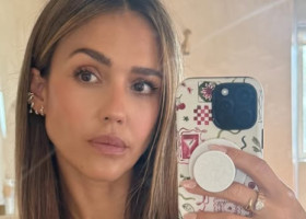 Jessica Alba, îndrăzneață la plajă, într-un costum de baie minuscul. Iubire cu un actor mai tânăr și un nou proiect în derulare