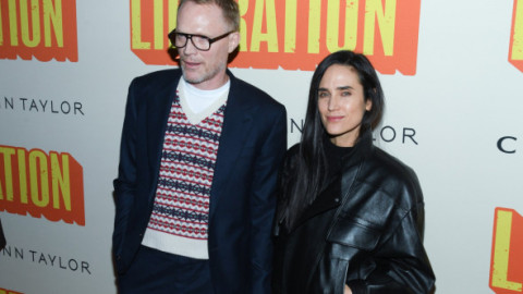 Un cuplu atât de admirat. Paul Bettany și Jennifer Connelly, de mână pe covorul roșu, la o premieră pe Broadway
