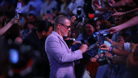 Brad Pitt, pe stadion alături de Flea de la Red Hot Chili Peppers. „Nimeni nu i-a acordat atenție, cred că oamenii nu l-au recunoscut”