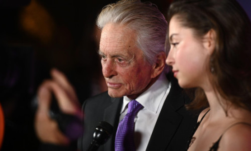 Tată mândru și fiică superbă. Michael Douglas, la patru ace, alături de Carys, care a moștenit grația mamei ei, Catherine Zeta-Jones