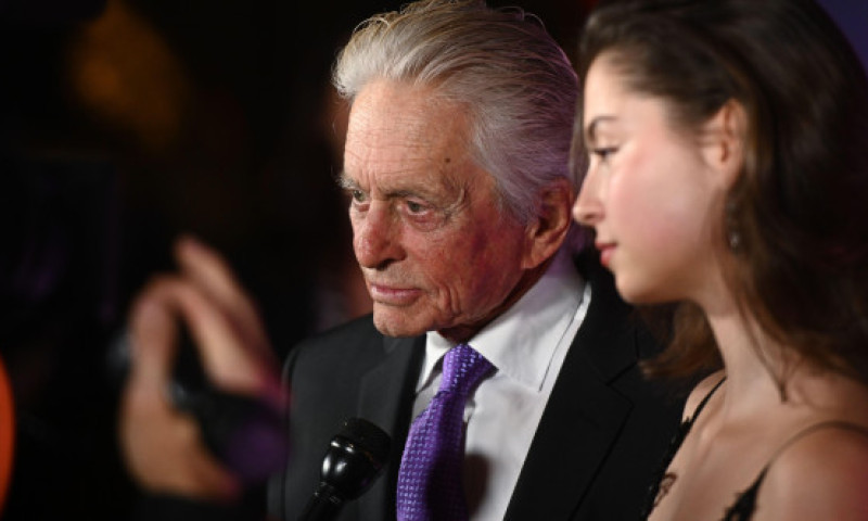 Tată mândru și fiică superbă. Michael Douglas, la patru ace, alături de Carys, care a moștenit grația mamei ei, Catherine Zeta-Jones