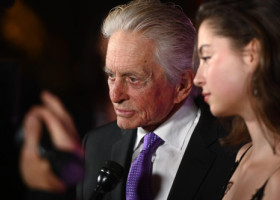 Tată mândru și fiică superbă. Michael Douglas, la patru ace, alături de Carys, care a moștenit grația mamei ei, Catherine Zeta-Jones
