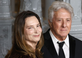 Dustin Hoffman și soția sa, apariție rară și plină de tandrețe. Tocmai au sărbătorit 45 de ani de mariaj, iar iubirea nu s-a stins