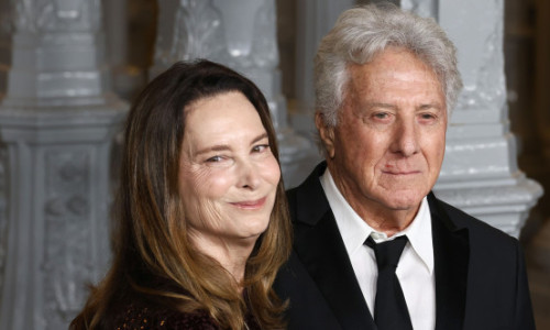 Dustin Hoffman și soția sa, apariție rară și plină de tandrețe. Tocmai au sărbătorit 45 de ani de mariaj, iar iubirea nu s-a stins