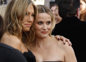 Sunt prietene de 25 de ani. Reese Witherspoon a „plâns” din cauza nedreptăților la care a fost supusă Jennifer Aniston