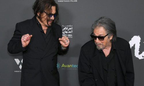 Prietenia lor se întinde pe decenii. Johnny Depp și Al Pacino au făcut atmosferă pe covorul roșu la premiera „Modi”