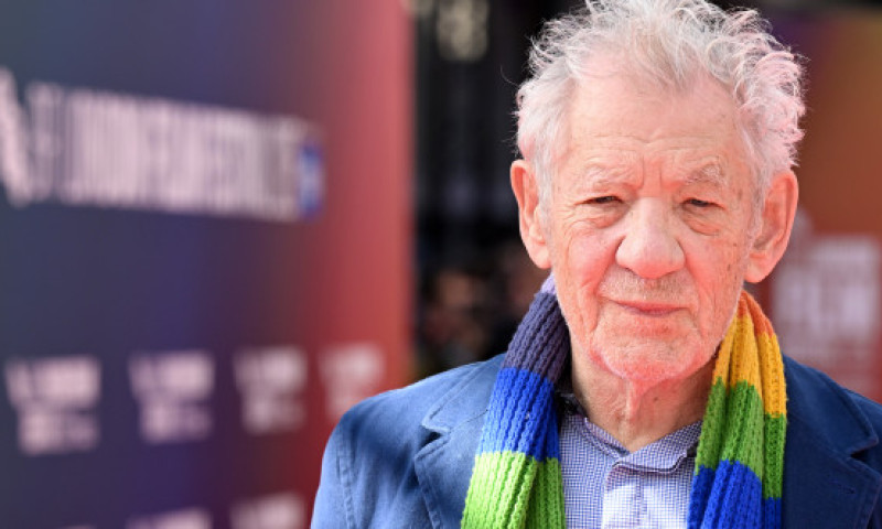 Promite să nu încetinească ritmul. La 86 de ani, Ian McKellen insistă că va relua rolul Gandalf în noul film Stăpânul Inelelor