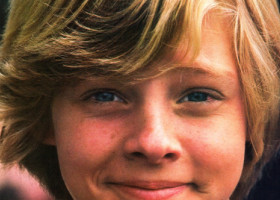 O recunoști? Azi are 63 de ani, e una dintre cele mai cunoscute actrițe din lume și e căsătorită cu o femeie