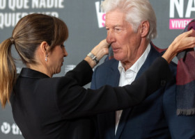 Mereu fermecat de ea. Richard Gere și soția sa, gesturi dulci pe covorul roșu la Madrid. „Suntem suflete pereche”