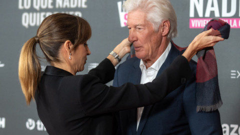 Mereu fermecat de ea. Richard Gere și soția sa, gesturi dulci pe covorul roșu la Madrid. „Suntem suflete pereche”