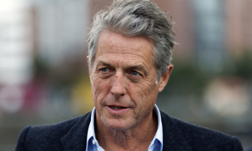 Mărturisirea lui Hugh Grant l-a șocat pe Justice Smith. „Am întrebat-o pe Rosamund Pike: Crezi că a fost serios sau doar britanic?”