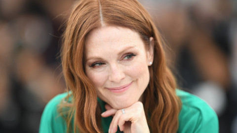 Julianne Moore, la 65 de ani. Peste 100 de roluri, cinci nominalizări la Oscar, o căsnicie de succes și doi copii pe care îi adoră