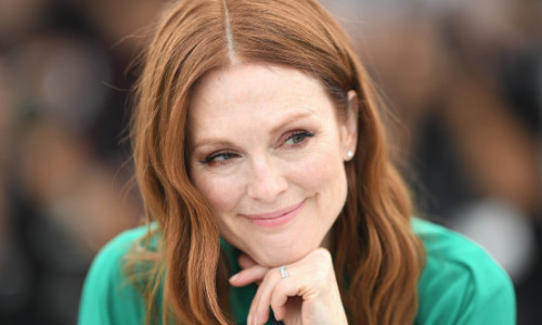 Julianne Moore, la 65 de ani. Peste 100 de roluri, cinci nominalizări la Oscar, o căsnicie de succes și doi copii pe care îi adoră