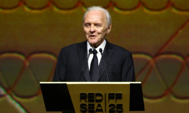Anthony Hopkins, fericit alături de soție și de nepoată, la Red Sea Film Festival. Actorul, onorat cu un premiu special
