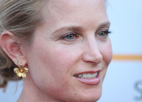 Era una dintre cele mai promițătoare actrițe, dar s-a retras definitiv din lumina reflectoarelor. Cum arată Bridget Fonda la 61 de ani